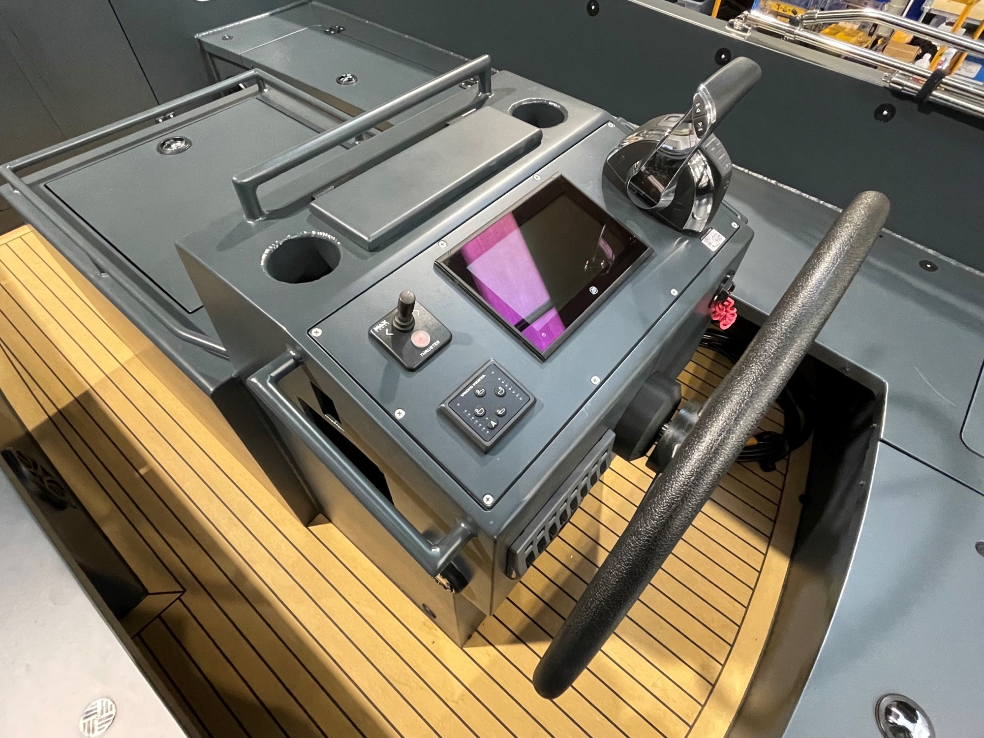 Het console van een Damsko boot
